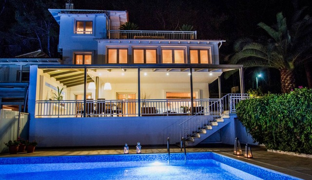 Danai's Secluded Paradise - Azure Coastal Dreams