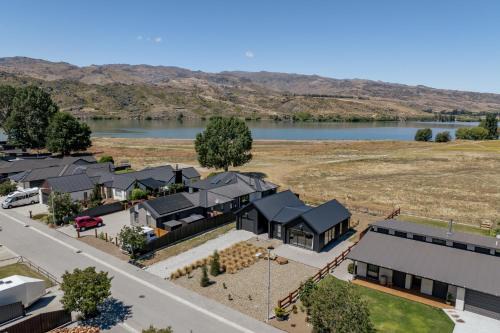 Dancing Tussock Escape - Cromwell Holiday Home