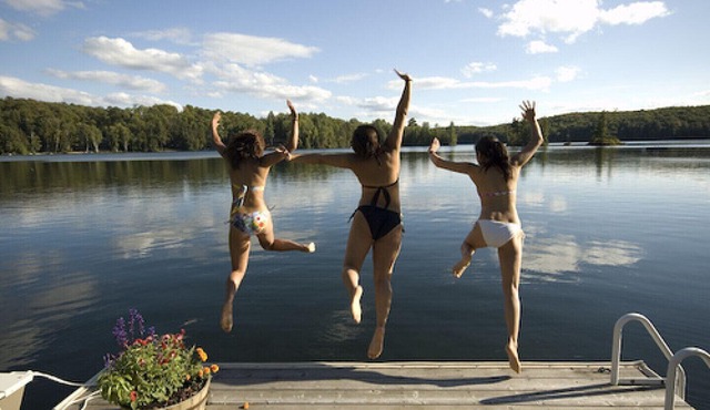 "DANCING WATERS"! Welcomes your family to MINNEHAHA COTTAGE RESORT #8