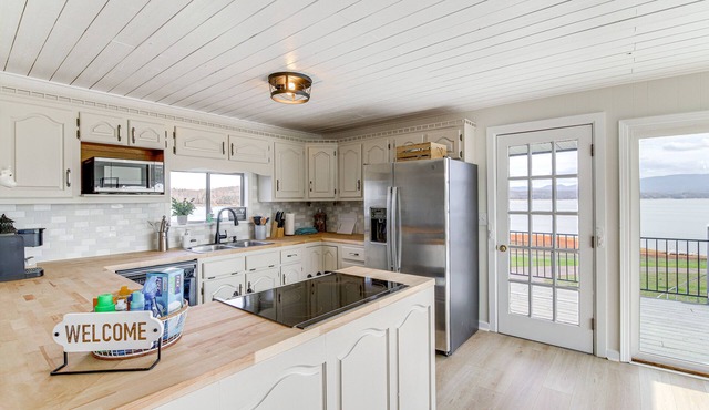 Dandridge Waterfront Home w/ Private Boat Launch