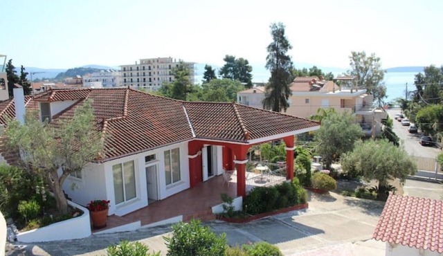Daphne house