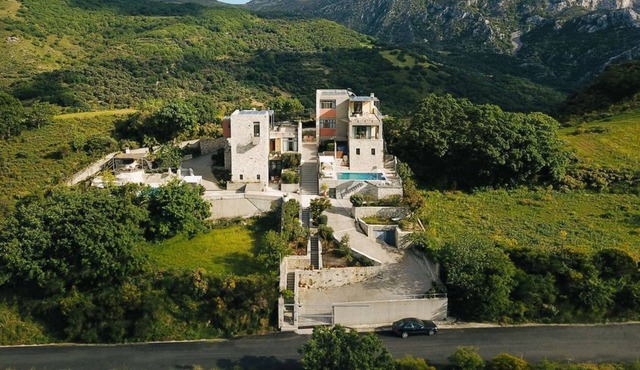 Daphne, luxury villa with private pool