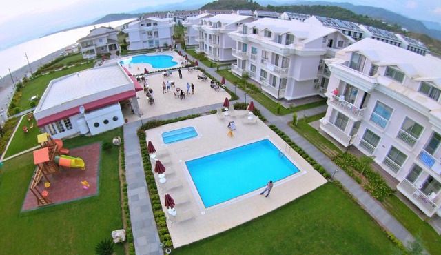 Daphne Residence