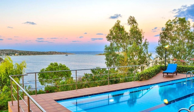 Daphne Villa - Five Bedroom Villa, Sleeps 12
