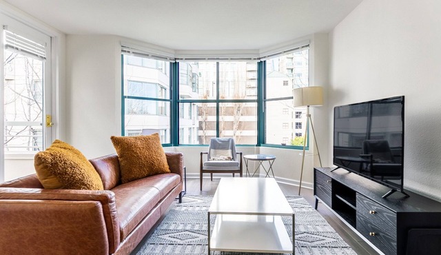 Dapper Waterfront South Beach 2BR w/Pool, Tennis, Spa, by Blueground