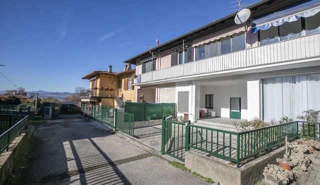 Darma's House 3 minutes from Monate lake, Cadrezzate con Osmate, Italy