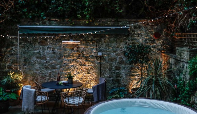 Dashwood Apartment - Two-Bed Apartment with Hot Tub