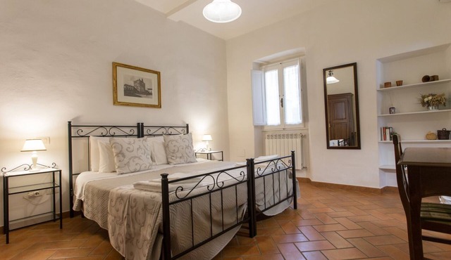 Datini Apartment in Tuscany (2 room 4 people - WIFI - TERRACE - GARAGE)