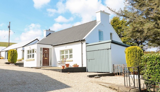 DAVEY JOHNS FORGE COTTAGE, pet friendly in Carrigart, County Donegal