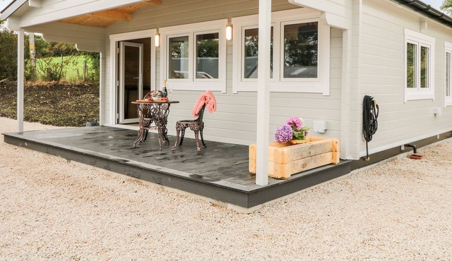 DAVEY JOHNS FORGE CABIN 1, pet friendly in Carrigart, County Donegal