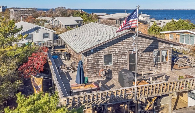 Davis Park FI Spacious 5BR/2 Bath Split AC Water views, Waterviews Pet Friendly renovated Beach Hou.