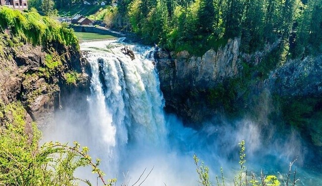 Day Private Snoqualmie Falls & Woodinville Wine Tour from Seattle