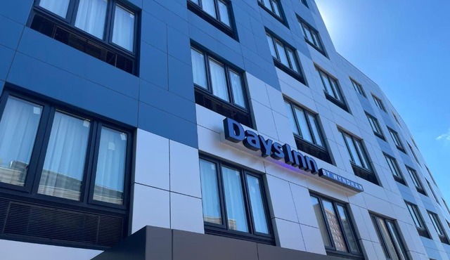 Days Inn by Wyndham Bronx NYC