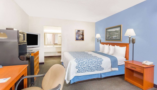 Days Inn by Wyndham Cedar Falls- University Plaza