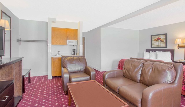 Days Inn by Wyndham Lake Village