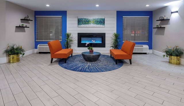 Days Inn by Wyndham Louisburg