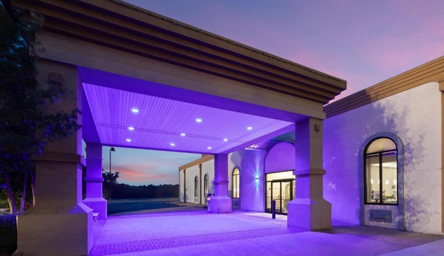 Days Inn & Suites by Wyndham Festus