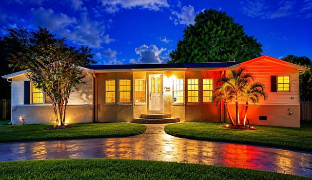 Daytona Beach - Cozy Vacation Home with private saltwater Pool