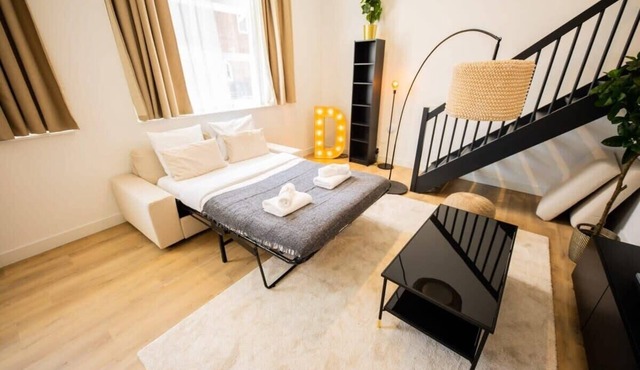 Dazzling 2 Bed Serviced Apartment 90m2 -ESS38D-
