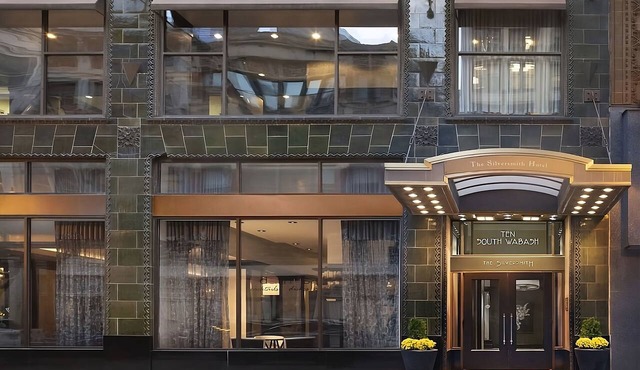 Dazzling Downtown Stay Near Riverwalk & Museums | 4 Amazing Rooms