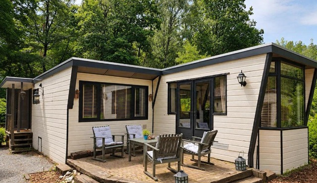 De Bos Egel - Rustig chalet aan bosrand met zwembad