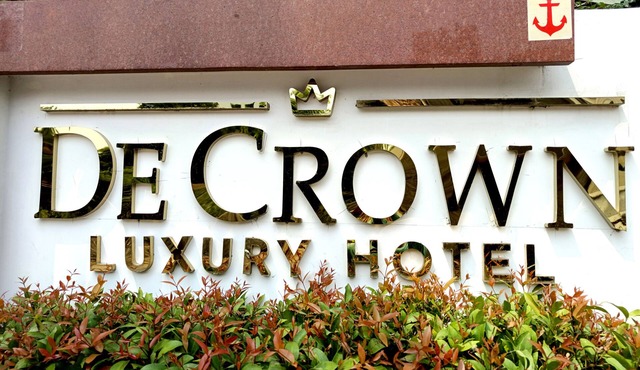 DE CROWN LUXURY HOTEL