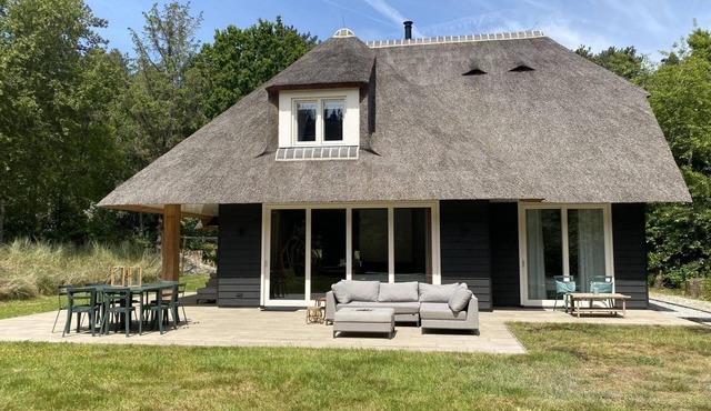 De Molshoop, comfortable villa next to the forest of Nes with lots of privacy.