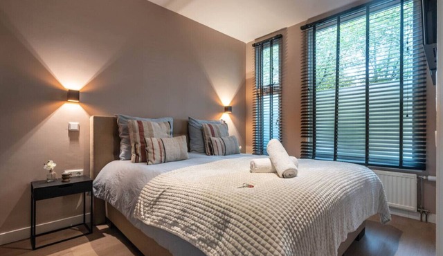 De Tulp Luxury in Leafy Amsterdam Zuid | Near Forest, Free Parking & Transit