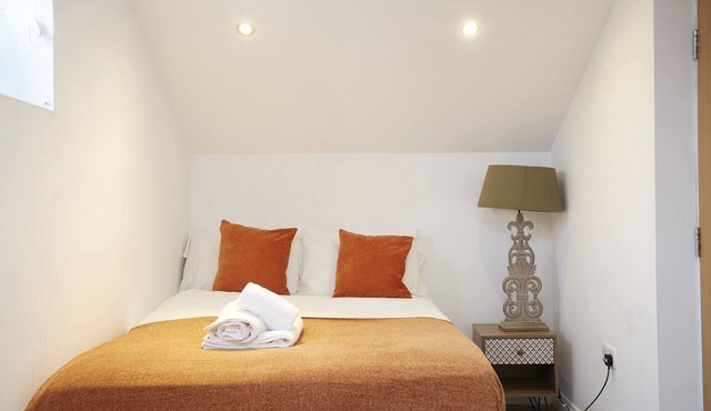 Dealhouse Large 2-Bedroom Apartment for 6 Guests