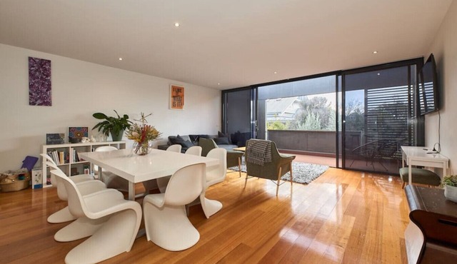 Debonair Townhouse - 150 metres to beach!