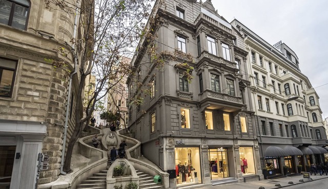 DeCamondo Residence