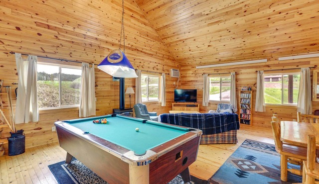 Deck + BBQ: Pet-Friendly Cabin Near Sturgis Rally