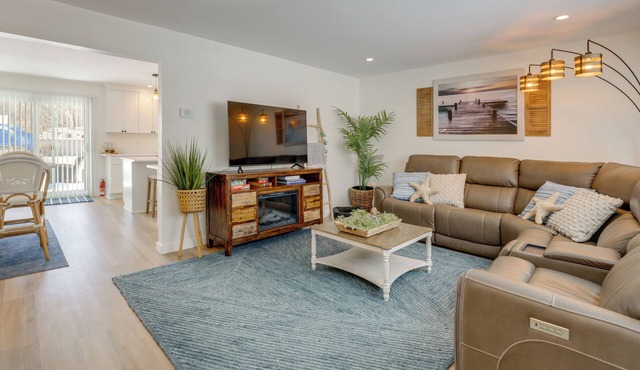 Deck, Fire Pit! Fully Updated Home Near Lake Huron