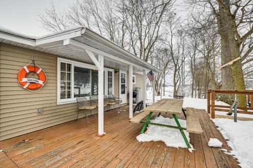 Deck & Fire Pit! Muskingum Fishing Cabin