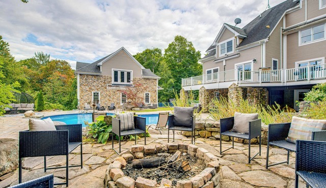 Deck For Entertaining: Belmont Group Getaway
