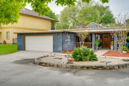 Deck & Gas Grill: Riverfront McQueeney Duplex
