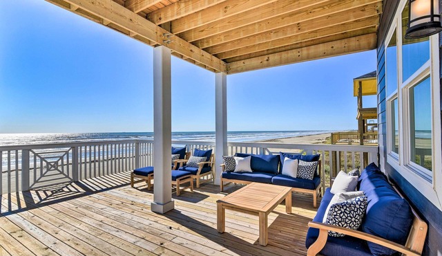 Deck & Ocean Views: Beachfront Home in Freeport
