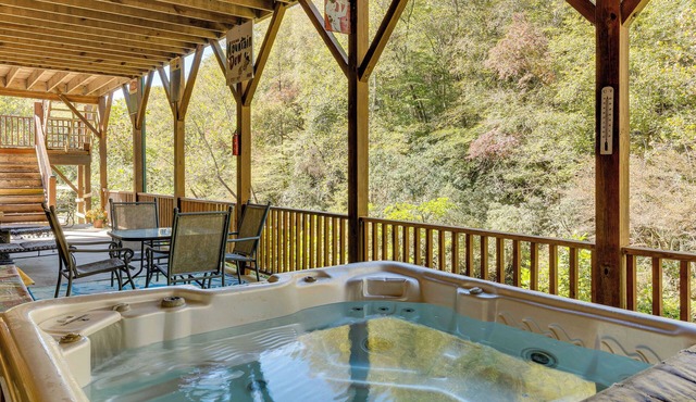 Deck & Sauna: Avalon Woods Riverfront Retreat