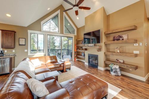 Deck + Views: Scenic Group Getaway in Lakeside!
