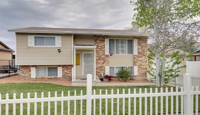 Deck + Yard: Pet-Friendly Apartment in Magna!