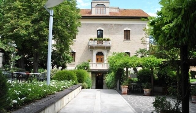 Deco Hotel