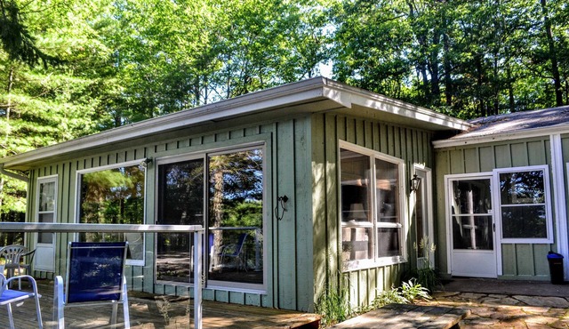 Decompression Zone: Peaceful Retreat with Lake View