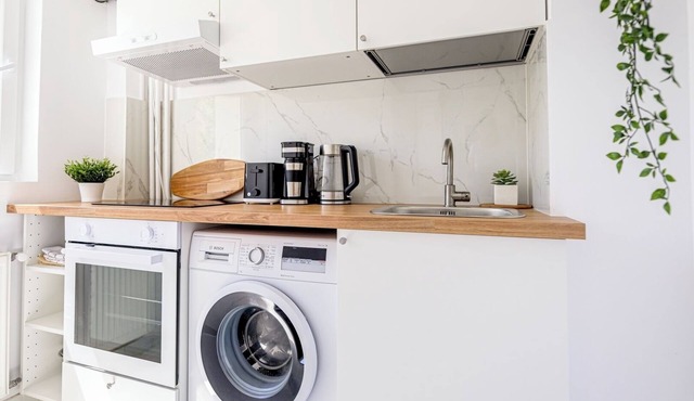 Deda Studio w. Smart TV · AC · washing machine