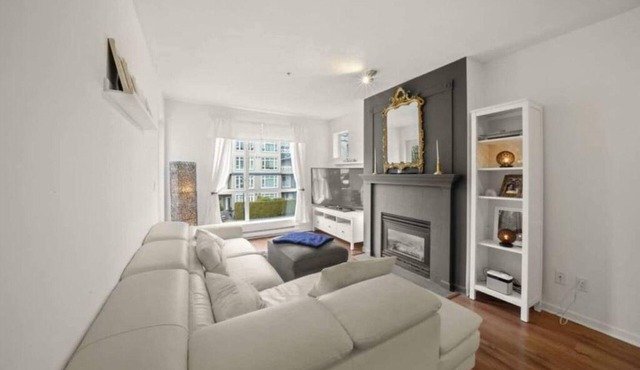 Deep Cove Cozy 1BR Condo