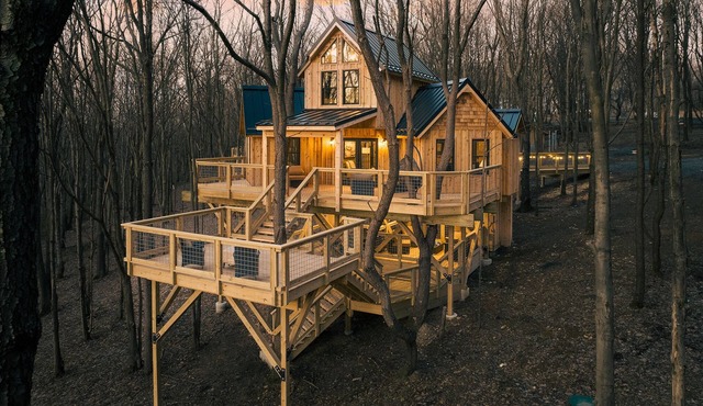 Deep Creek Lake Tree House with Hot Tub