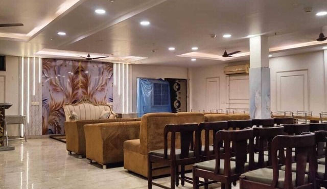 Deepak Hotel