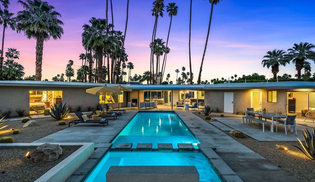 Deepwell Modern – Luxury Mid-Century Villa with Pool, Spa, Courtyard & Mountain Views