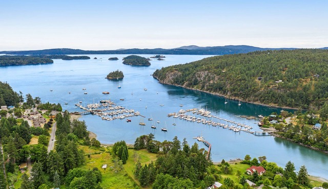 Deer Harbor Inn