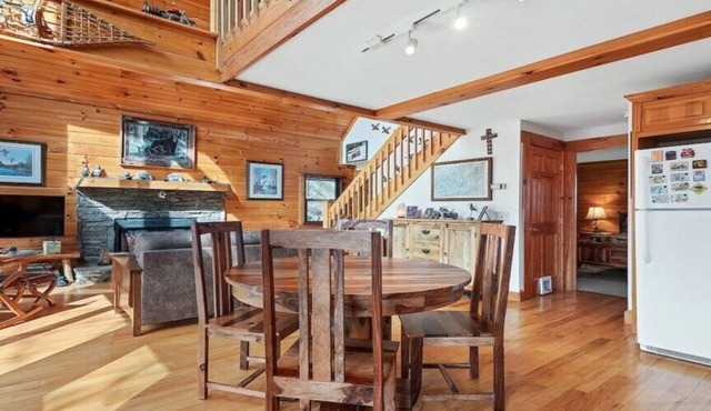 Deer Ridge - 3BR, 3BA Cabin w/Hot Tub, Firepit
