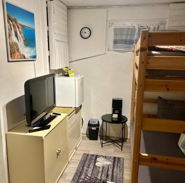 Deine Pension, Double Room P1, 1-2 beds, 10qm, Check-in 4PM - 5AM